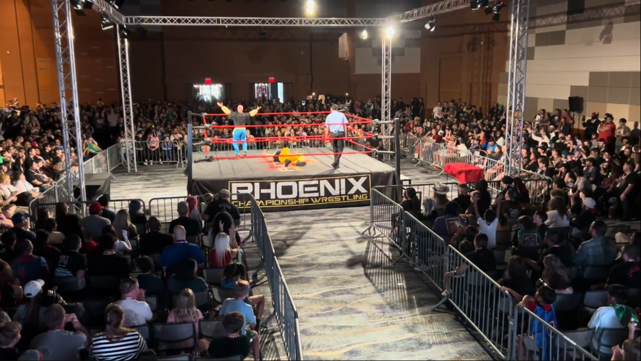 Full arena crowd surrounding the Cosplayhem ring